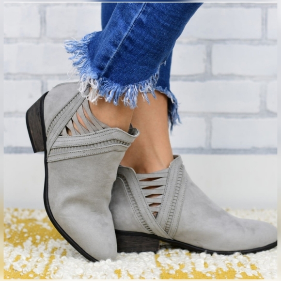 NEW Boutique Crisscross Booties - Picture 4 of 4